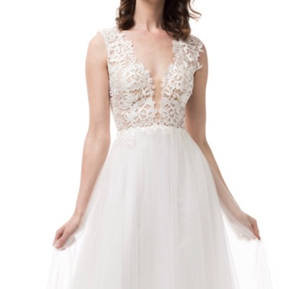 Lace V line neck wed